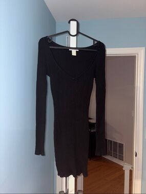 H&M Black Long-Sleeve Ribbed V-Neck Dress